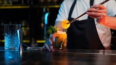 El bar de Buenos Aires para tomar tragos en las alturas con buena música de fondo. El bar de Buenos Aires para tomar tragos en las alturas con buena música de fondo.