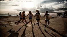 El running no requiere equipos complejos, solo un espacio al aire libre y un par de zapatillas para potenciar la salud cerebral. El running no requiere equipos complejos, solo un espacio al aire libre y un par de zapatillas para potenciar la salud cerebral.