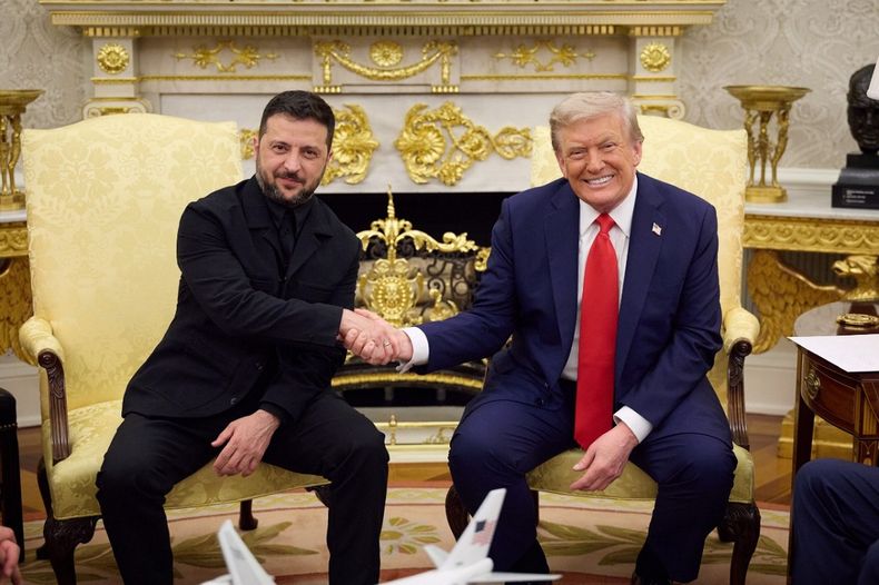 Donald Trump junto a Volodimir Zelenski.