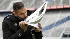 Luego de alejarse de la actividad profesional, Razzotti orientó su carrera hacia la formación en gerencia deportiva. Luego de alejarse de la actividad profesional, Razzotti orientó su carrera hacia la formación en gerencia deportiva.