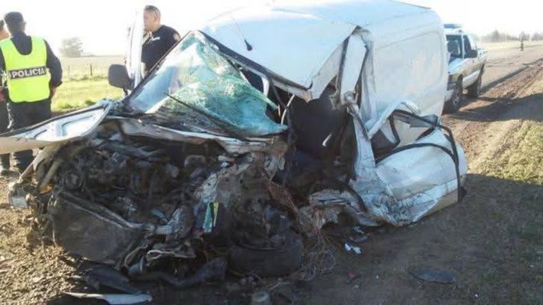 Así quedó el auto de los tres fallecidos.
