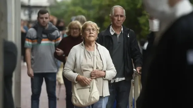 Jubilados y pensionados tendrán un aumento.