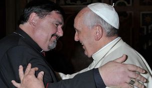 Ángel Macín, religioso de la ciudad de Reconquista, co el papa Francisco.