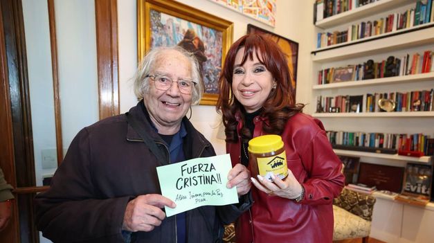 El ganador del premio Nóbel junto a la expresidenta.