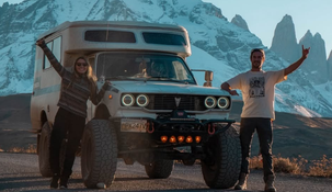 Matthew Peter Yeomans y Stacey Tourout, ambos de 31 años, recorrieron juntos 17 países y eran creadores de contenido. Según un amigo de la pareja, contó que tuvieron un accidente con su camioneta en una zona de difícil acceso.&nbsp;