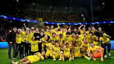 Los jugadores de Borussia Dortmund festejaron en París. Los jugadores de Borussia Dortmund festejaron en París.