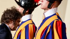 Milei había anunciado que viajaría a Roma, pero finalmente lo canceló.