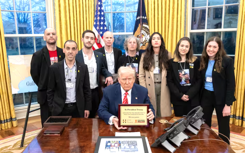 Trump se reunió con ocho rehenes israelíes liberados por Hamás.