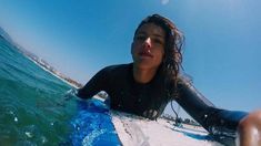 Las olas y el viento: el video de Calu Rivero practicando surf Las olas y el viento: el video de Calu Rivero practicando surf