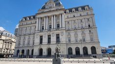 El hombre sufrió una crisis nerviosa cuando lo descubrieron y se tiró por la ventana El hombre sufrió una crisis nerviosa cuando lo descubrieron y se tiró por la ventana