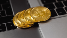 Casi un tercio de los argentinos desconfían de las inversiones online. Casi un tercio de los argentinos desconfían de las inversiones online.