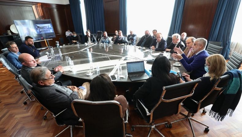 Feletti encabezó la reunión con los representantes del sector.