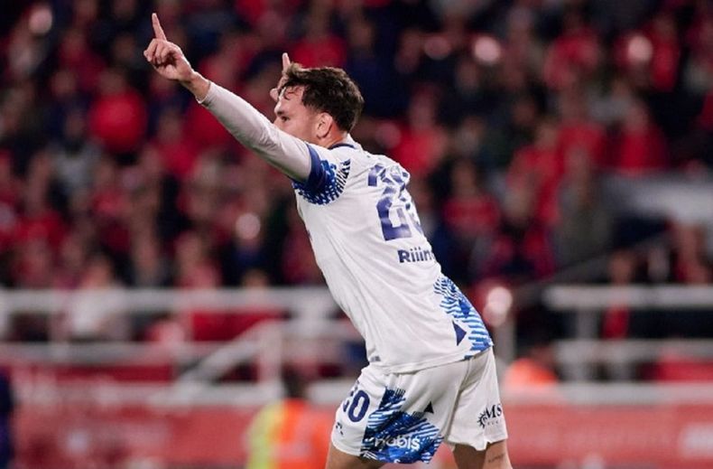 Augusto Schott festeja el 1-0 del conjunto cordobés.