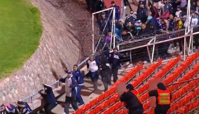 Los incidentes protagonizados por los hinchas de Quilmes.