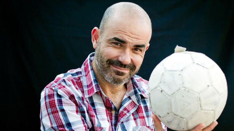 Sacheri desmintió la fake news de su muerte.