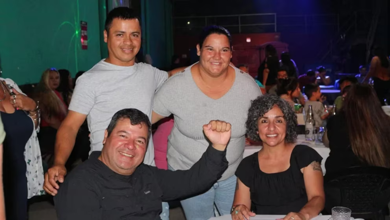 Gustavo Obregón y Fabiana González (arriba) junto a Emerenciano Sena y Marcela Acuña.