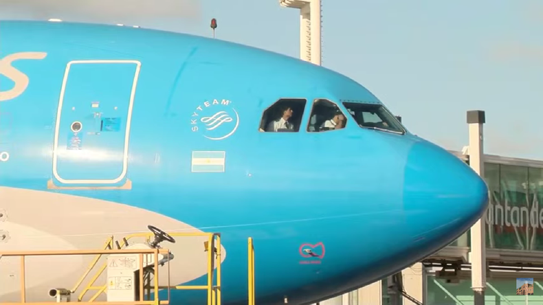 Aterrizó en la Base Aérea de Pratica di Mare