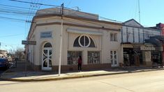 San Andrés de Giles se ubica a unos menos de 100 kilómetros de Buenos Aires. San Andrés de Giles se ubica a unos menos de 100 kilómetros de Buenos Aires.