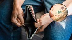 La pérdida del poder adquisitivo de los argentinos será mucho mayor que la caída del salario La pérdida del poder adquisitivo de los argentinos será mucho mayor que la caída del salario