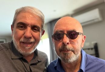 El dirigente político durante una visita al cantante. El dirigente político durante una visita al cantante.