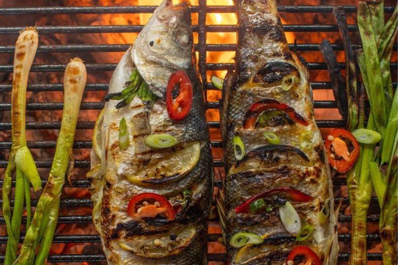 ¿Cuáles son los mejores trucos para comprar y mantener el pescado en la heladera antes de hacerlo a la parrilla?
