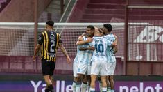 Los jugadores de la Academia festejan el gol de Salas para el 2-0. Los jugadores de la Academia festejan el gol de Salas para el 2-0.