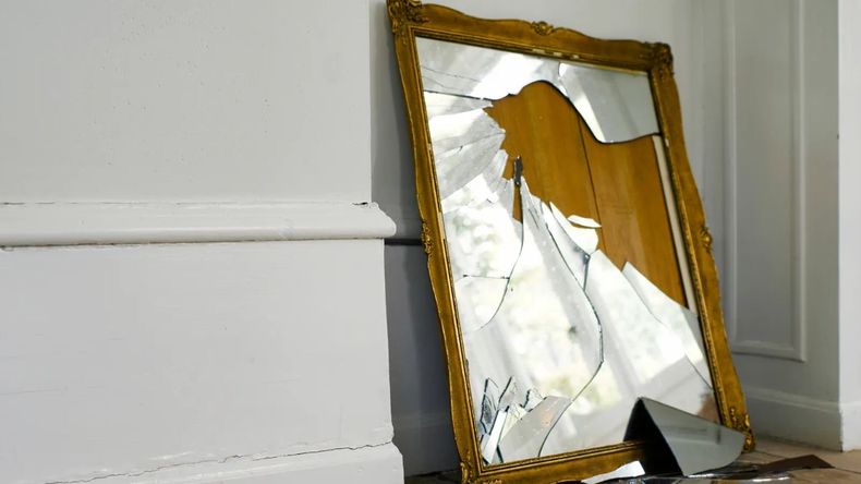 A lo largo de la historia, muchas sociedades desarrollaron mitos y costumbres orientados a esquivar la mala fortuna, y hoy la tecnología permite sistematizar esa información.