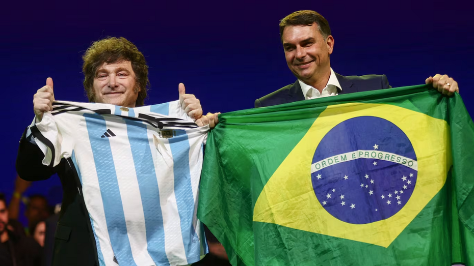 Flávio Bolsonaro agradeció la ayuda de Javier Milei para salir de Brasil.