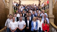 La reunión se realizó en el Salón Dorado de la Casa de Gobierno. La reunión se realizó en el Salón Dorado de la Casa de Gobierno.