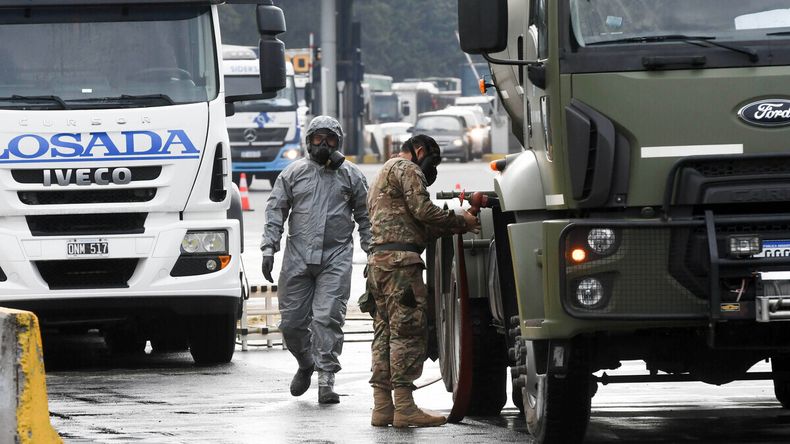 El Ministerio de Ambiente aseguró que está controlado el derrame en Acceso Oeste.