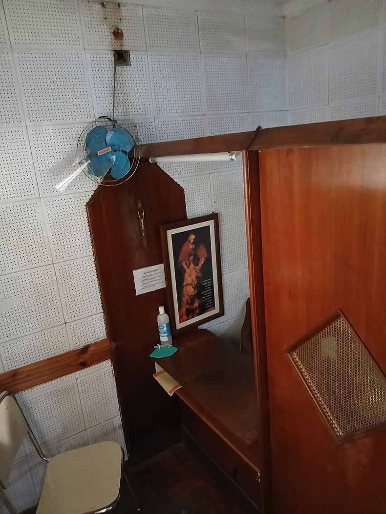 El legendario confesionario de Luis Dri.
