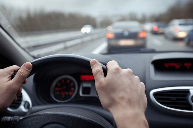 Cuál es la multa que podés recibir por no tener en funcionamiento una parte particular del frente del auto