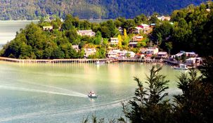 Hasta el 2003, esta comuna estuvo aislada del resto por la falta de una ruta terrestre Hasta el 2003, esta comuna estuvo aislada del resto por la falta de una ruta terrestre