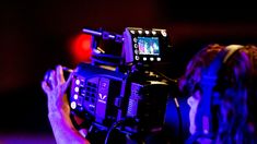 Quedó el micrófono abierto al aire y lo que se escuchó se hizo viral Quedó el micrófono abierto al aire y lo que se escuchó se hizo viral