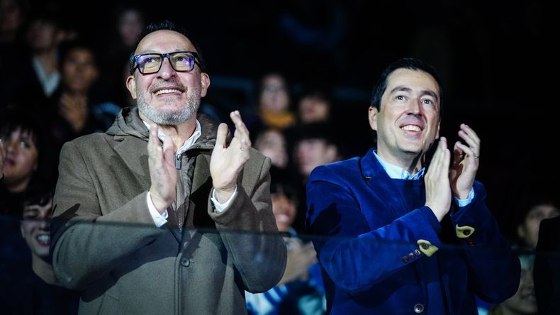 El diputado provincial Luis Vivona y el intendente de Malvinas Argentinas, Leonardo Nardini vivieron la gran apertura de las Olimpiadas Malvinenses.