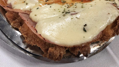 El bodegón de Buenos Aires que sirve un peceto con papas al natural increíble. El bodegón de Buenos Aires que sirve un peceto con papas al natural increíble.