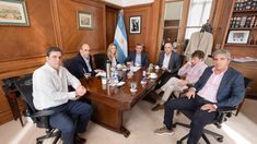 El Gobierno decidió iniciar conversaciones para privatizar Aerolíneas Argentinas. El Gobierno decidió iniciar conversaciones para privatizar Aerolíneas Argentinas.