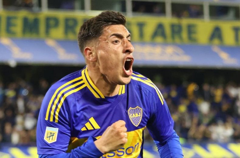 El atacante charrúa festeja su gol al Bicho.