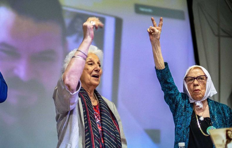 “Están cerrando fábricas, están tratando de vender el país al mejor postor y eso el pueblo no lo tiene que permitir