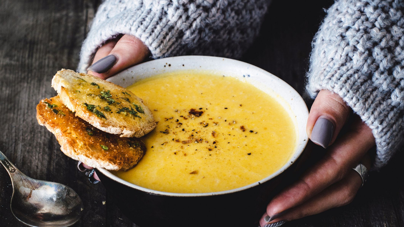 Con la llegada del invierno, es común que muchas personas se pregunten cuáles son las mejores comidas para preparar en casa y así combatir el frío.