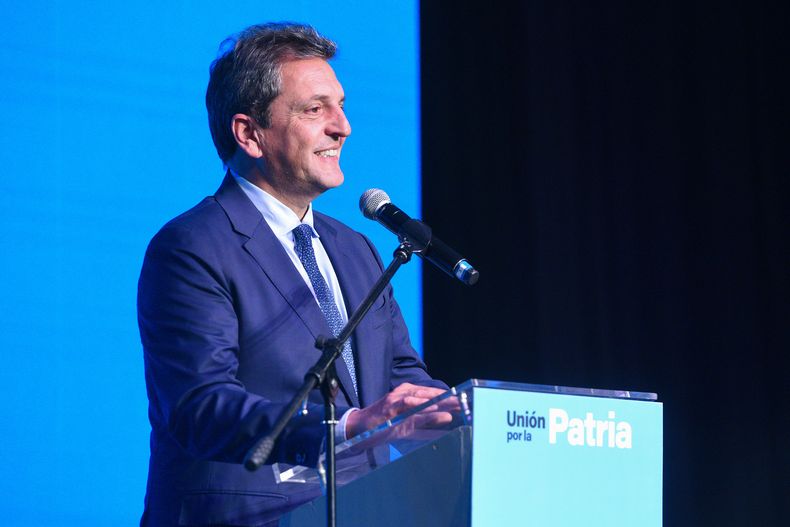 Massa quiere explorar escenarios posibles para eliminar el impuesto a las Ganancias para trabajadores.