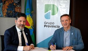 El presidente del Grupo Provincia, Gustavo Menéndez y el Secretario General del Sindicato del Seguro, Jorge Sola. Foto Prensa