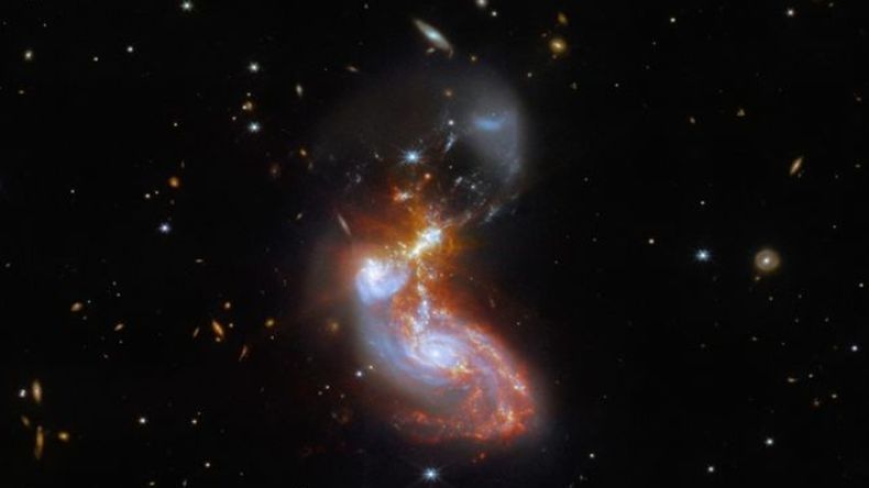 La NASA capturó la impresionante imagen de la fusión de dos galaxias