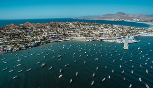 Entre la tranquilidad de las arenas blancas y la vibrante vida marina, Tongoy y Guanaqueros son el destino perfecto para descansar y disfrutar.