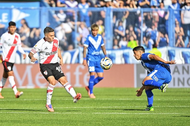 River empató con Vélez en Liniers.