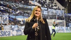 Giuliana Asprea, locutora hincha de Quilmes agredida por sus propios hinchas. Giuliana Asprea, locutora hincha de Quilmes agredida por sus propios hinchas.