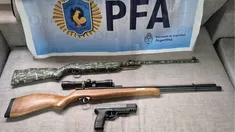 Las armas que le secuestraron al joven. Las armas que le secuestraron al joven.