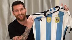 El capitán luce la camiseta con las tres estrellas. El capitán luce la camiseta con las tres estrellas.