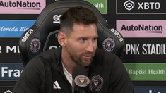 Lionel Messi se caracteriza por su férrea insistencia por hablar en castellano. Lionel Messi se caracteriza por su férrea insistencia por hablar en castellano.