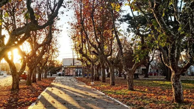 Este pueblo está rodeado por un hermoso entorno rural.